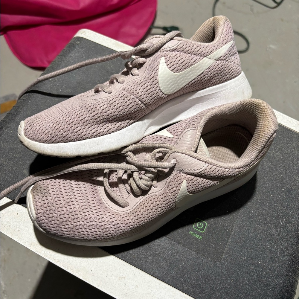 Nike Women's Mauve and White Sneakers